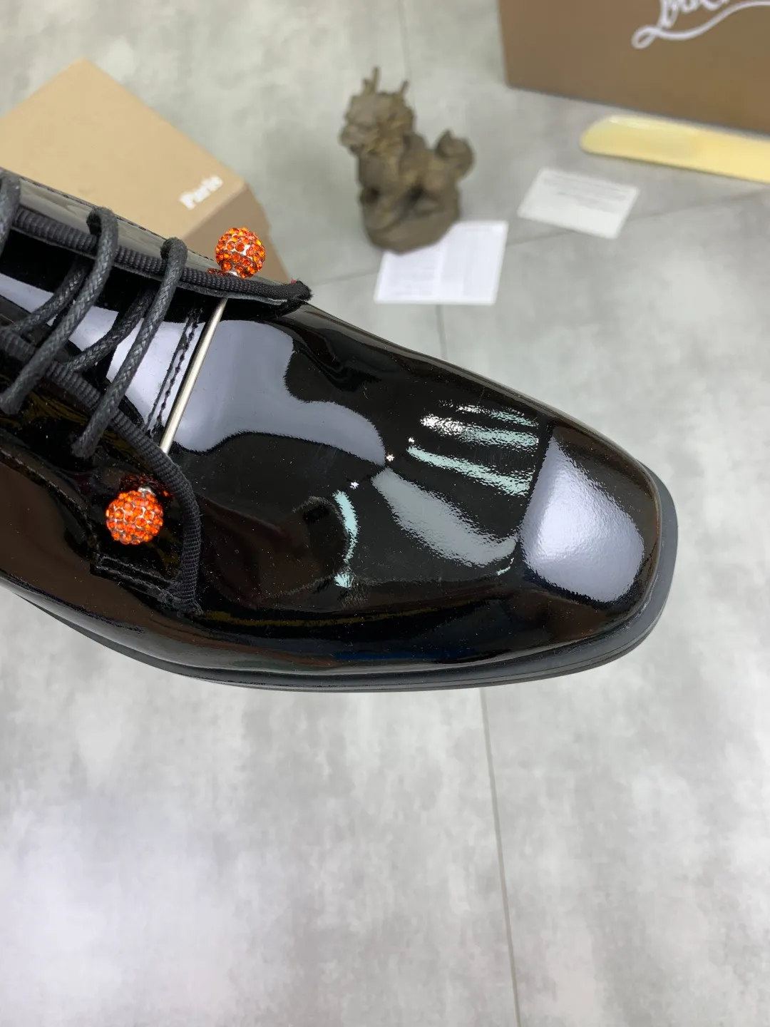 Men's shoes 💰P760 new style 💰high version 🇮🇹 CL red bottom series top purchasing original order series🔍🔍/🇮🇹Italian imported cowhide, imported genuine leather lining💪💪, completely 1⃣️ vs 1⃣️🇮🇹💪💪, ⚠Sole: The original sole provided by the original factory, the exclusive movable molded sole is super comfortable, ⚠Original factory follow-up goods, 🔍🔍high quality, you can come in and out at will, welcome to compare ⚠Size: 38-44 (45 46 can be customized)